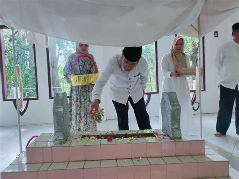 Jelang Hari Jadi Bupati Majalengka Ziarah Ke Makam Leluhur