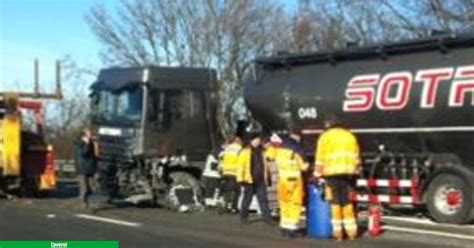 Un Camion Retourn Sur Lautoroute L Avenir