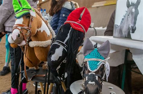 Fotostrecke Tamm Andrang Beim Hobby Horsing In Tamm Tamm