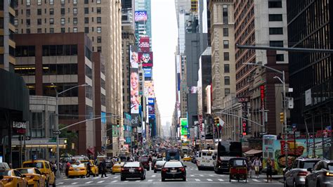 Midtown Manhattan New Amenities And High Rises Attract Residents The