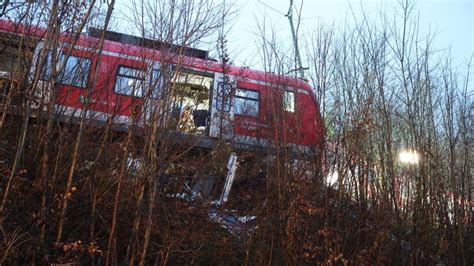 Oberbayern Achtzehn Verletzte Und Ein Toter Nach S Bahn Unfall In