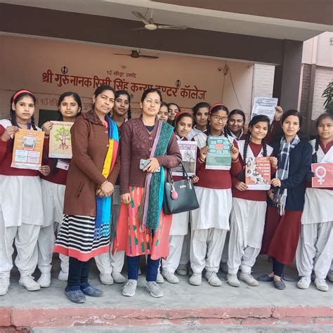 Girl Students Take Out Rally For Voter Awareness बरेली में लिंग