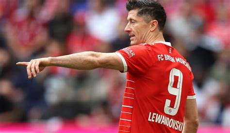 FC Bayern Noch Keine Einigung Von Robert Lewandowskis Berater Mit Barca