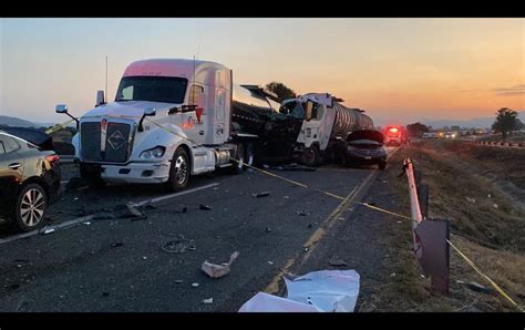 Autopista Guadalajara Morelia Se Registra Un Choque Múltiple Participan 12 Vehículos El