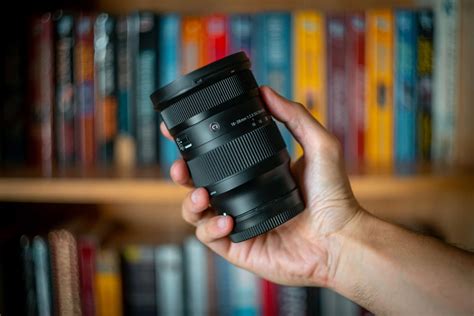 A Traveler S Review Sigma Mm F Dg Dn Lens