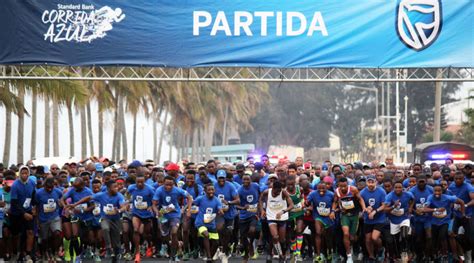 Corrida Azul Moçambicano e zimbabwena vencem meia maratona