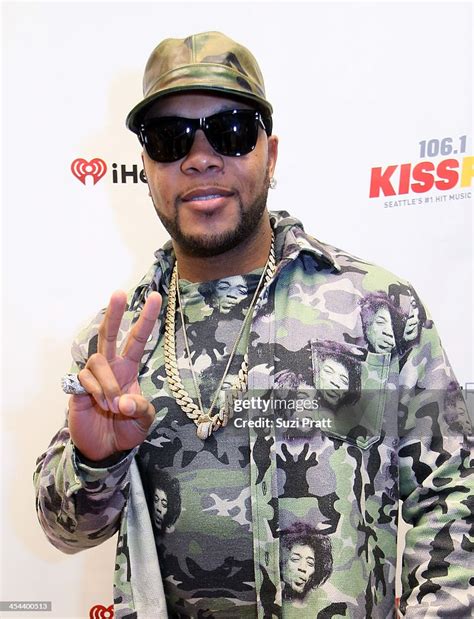 Rapper Flo Rida Poses Backstage At 1061 Kiss Fms Jingle Ball 2013