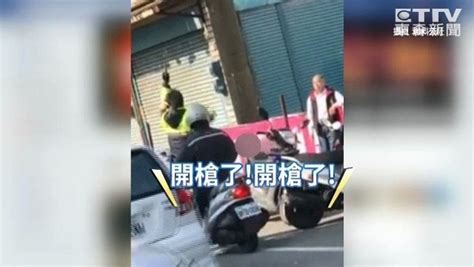 你是在xxx？ 沒戴安全帽還敢兇 警掏槍秒趴下 Ettoday社會新聞 Ettoday新聞雲