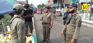 Satpol PP Gunungsitoli Himbau Pedagang Apel Aceh Tidak Jualan Di Bahu