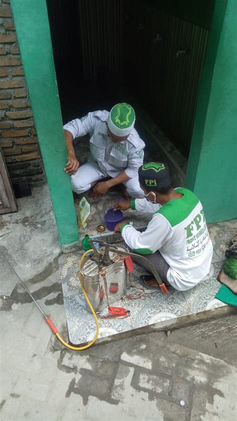 FPI Lubukpakam Semprotkan Disinfektan Di Masjid Nurul Huda Dan Musholla