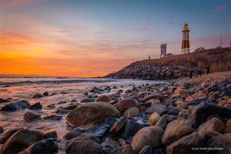 Photos and Video: Montauk Lighthouse Christmas Display at Sunrise ...