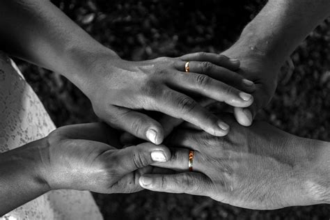 Images Gratuites noir et blanc bague mâle femelle amour doigt