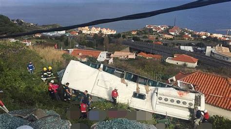 Volc Un Autob S Tur Stico En La Isla Portuguesa De Madeira Al Menos