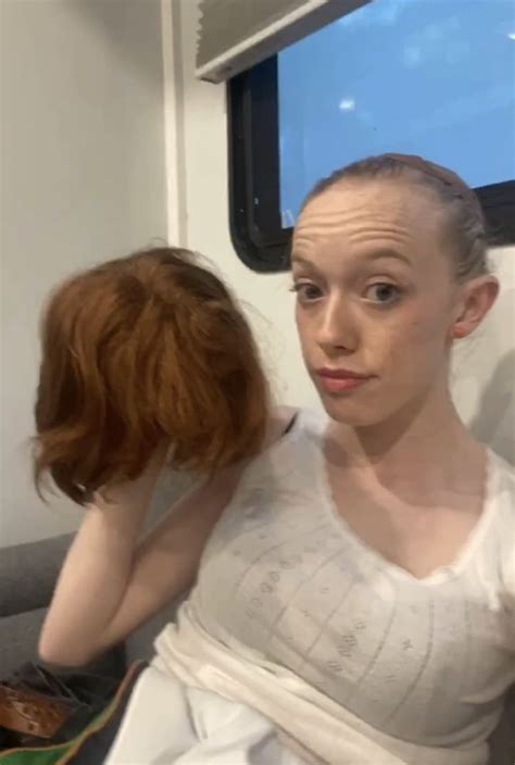 Amybeth McNulty Bts ST Em 2022 Amy Fofa