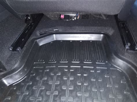 Накладки на салазки сидений — Volkswagen Polo Sedan, 1,6 л, 2018 года ...
