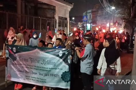 Sambut Idul Fitri Warga Kramat Jati Gelar Takbir Keliling Ramadhan