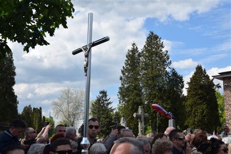 Pogrzeb zmarłego Kamilka z Częstochowy Na cmentarz przybyły tłumy