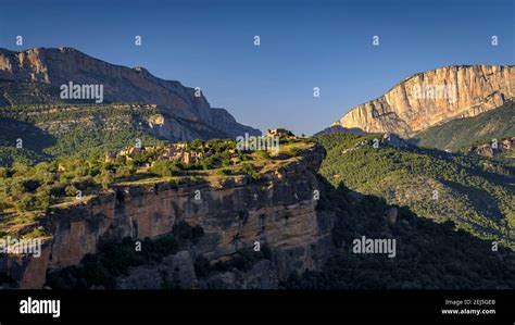 Village Abandonn De Fet Avec La Gorge Du Mont Rebei Congost De Mont