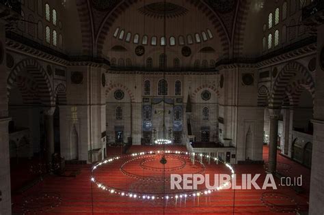 Malaikat Turun ke Bumi Lailatul Qadar Bawa Pahala Allah SWT | Republika Online