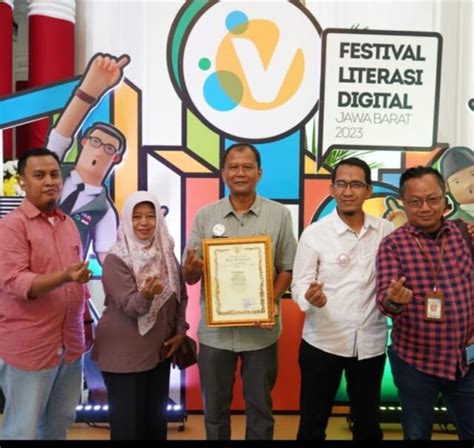 Bupati Indramayu Di Anugrahi Sebagai Tokoh Literasi Digital Award