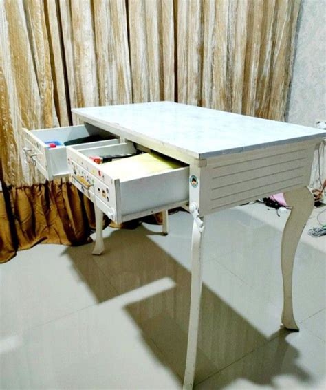 Meja Kayu Putih Kuat Kokoh Dengan 2 Laci Perabotan Rumah Di Carousell