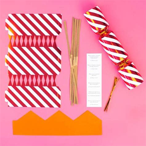 Red White Make Your Own Christmas Crackers Kit With Snaps Partyrama