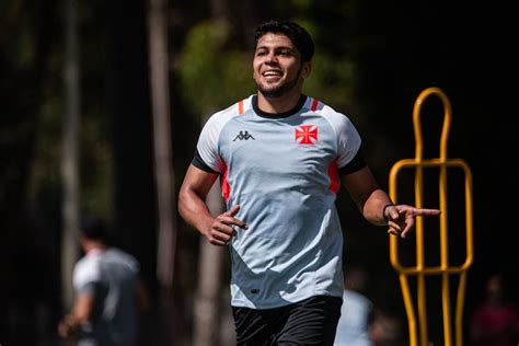 Rojas coleciona más atuações e irrita torcida do Vasco Vasco Notícias