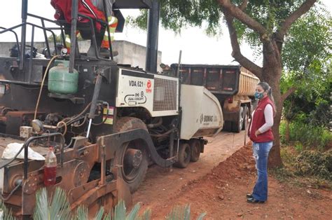 Prefeita Acompanha Inicio De Pavimenta O Da Vila Val Ria Poder