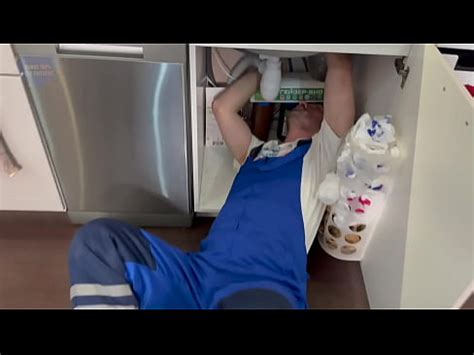 Plumber Fucked A Cute Twink And Cummed In His Ass XNXX