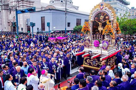 Octubre es mes de los milagros en Perú