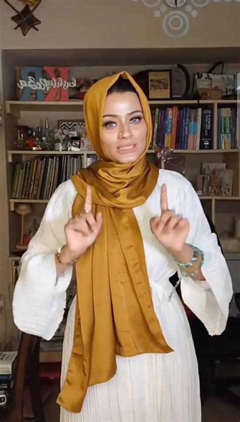 Mariam's Treasures ⚜️ Elegant platted abaya & hijab live with beautiful