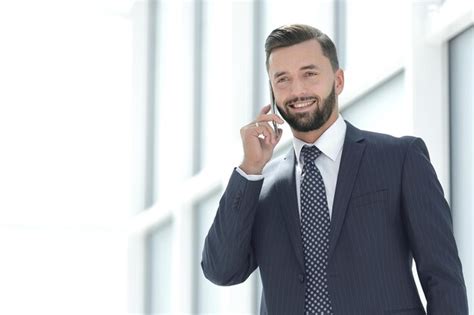 Premium Photo Close Upsmiling Businessman Talking On The Phonephoto