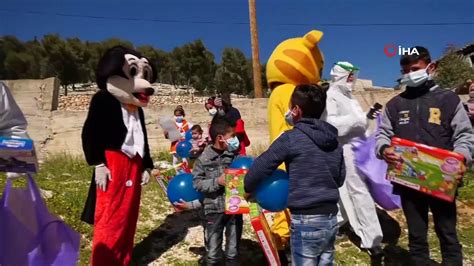 Batı Şeriada sağlıkçılardan Covid 19 hastası çocuklara moral