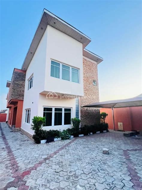 For Sale Elegantly Built Bedroom Fully Detached Duplex With A Room