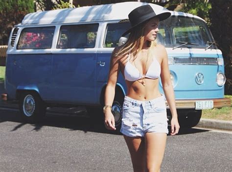 Bulli Vw Bus Vw T Camper Camper Girls Volkswagen Minibus Combi Volkswagen Hot Vw Bus Girl