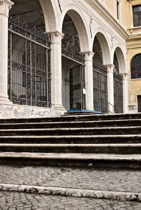 Roma Bas Lica Antigua De San Pietro En Vincoli La Iglesia De Foto De