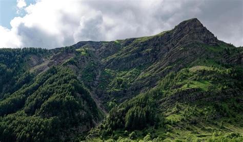 Un alpiniste trouve la mort après une chute dans le massif des Écrins