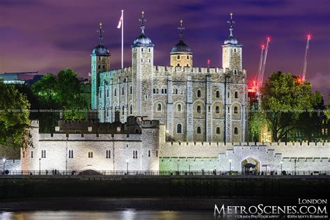 The Tower of London at night - MetroScenes.com - London, England ...