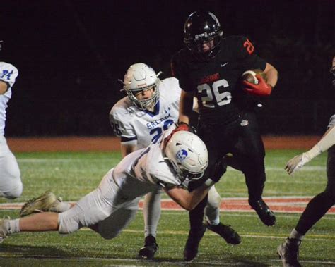 Bedford football gets impressive D1 quarterfinal win over Salem (video ...