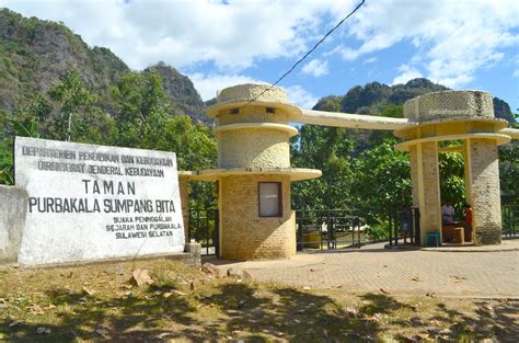 Gerbang Taman Purbakala Sumpang Bita JelajahSuwanto