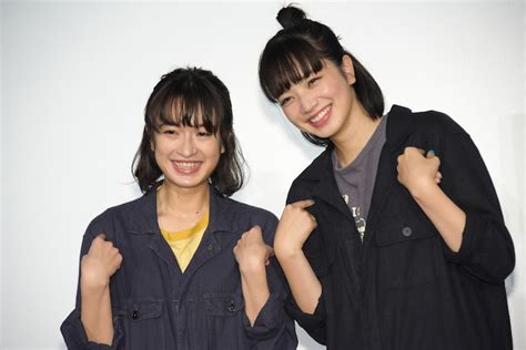 左から門脇麦、小松菜奈。 「さよならくちびる」ハルレオの必須アイテムは？小松菜奈＆門脇麦が役衣装で登場 画像・動画ギャラリー 113