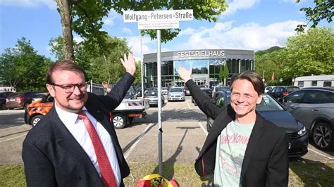 Wolfgang Petersen Stra E In Emden Eingeweiht Sohn Daniel Kam Mit