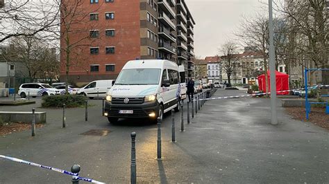 Coup De Feu Près De La Porte De Hal à Bruxelles Une Nouvelle