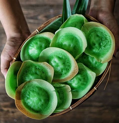 15 Kue Tradisional Berwarna Hijau Mana Kesukaanmu