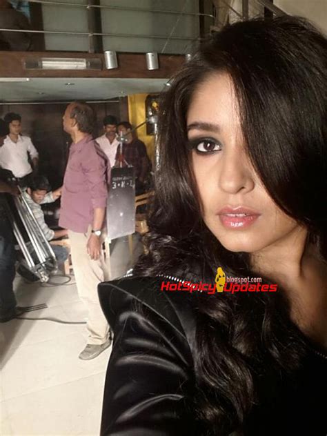 Sunidhi Chauhan Latest Spicy Hot Pics Latest High Quality Images Of Actresses And Magazine