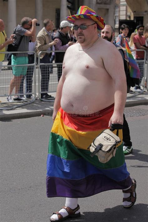 Gay En Bandera Del Arco Iris Foto Editorial Imagen De Indicador Europeo 31957146