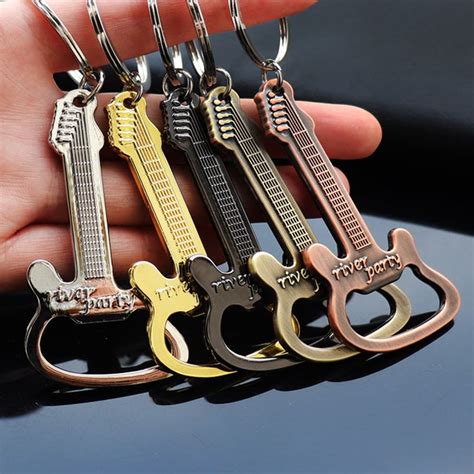 Hot Sale Keychain Gift Custom Zinc Alloy Beer Guitar Shape Bar Bottle