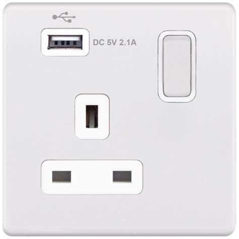 Selectric 5m Plus Matt White 1 Gang 13a Switched Socket With Usb Outlet And White Insert Ukes