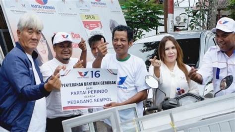 Bagikan Gerobak Gratis Umkm Di Balikpapan Caleg Perindo Ovani