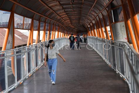 Uji Coba Skywalk Kebayoran Lama Antara Foto